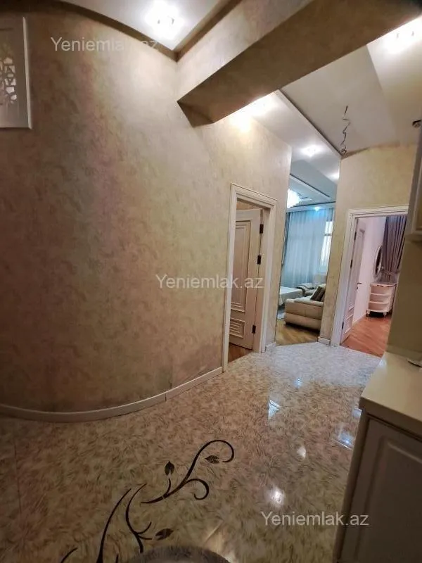 Satılır 3 otaqlı yeni tikili 70 m²