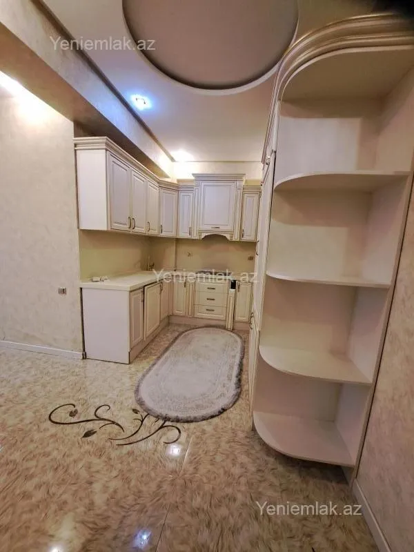 Satılır 3 otaqlı yeni tikili 70 m²