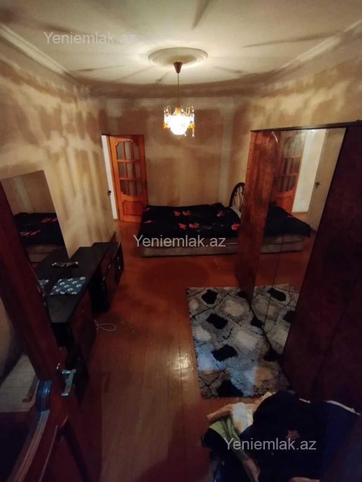 Satılır 4 otaqlı köhnə tikili 100 m²