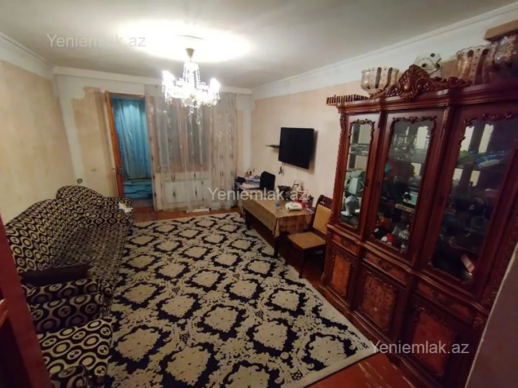 Satılır 4 otaqlı köhnə tikili 100 m²