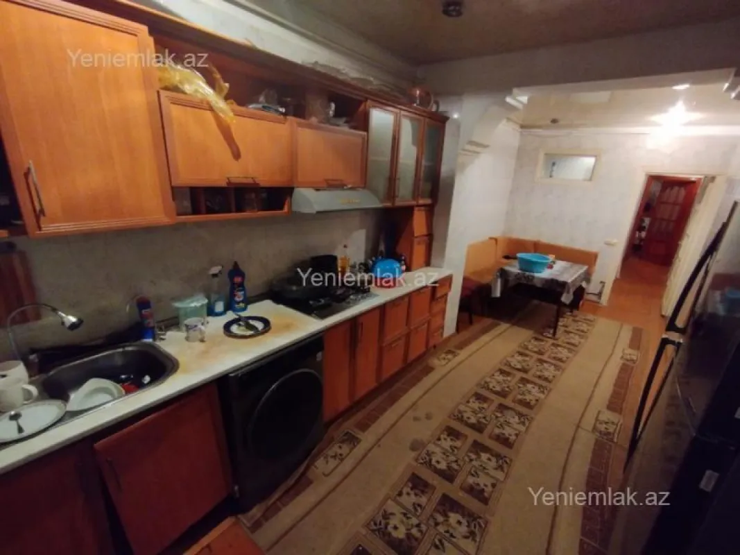 Satılır 4 otaqlı köhnə tikili 100 m²