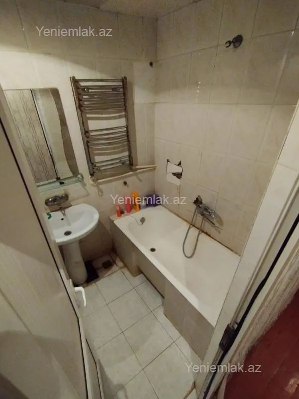 Satılır 4 otaqlı köhnə tikili 100 m²