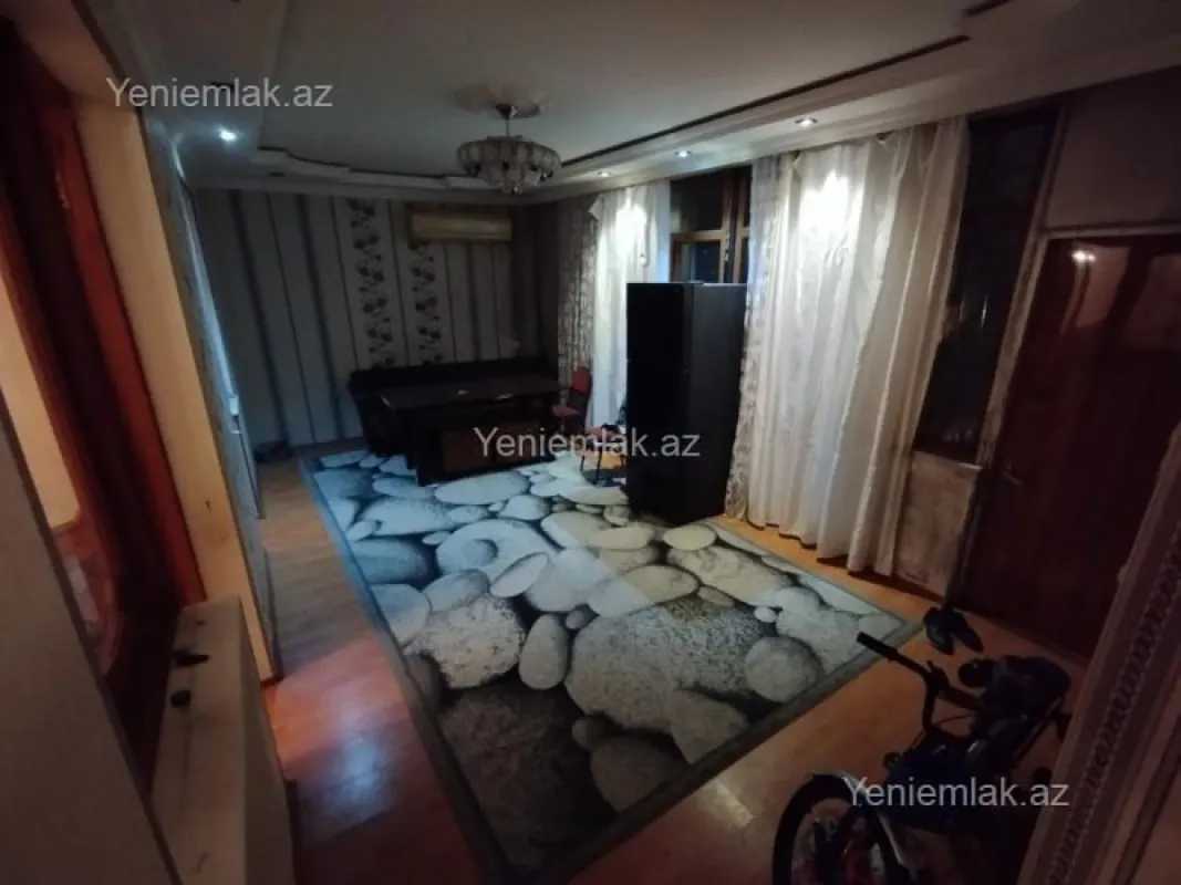 Satılır 4 otaqlı köhnə tikili 100 m²