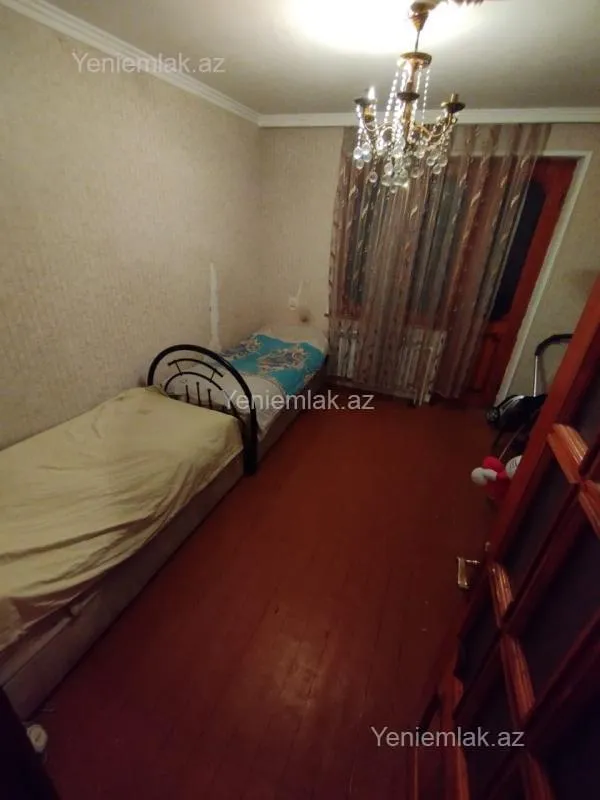 Satılır 4 otaqlı köhnə tikili 100 m²