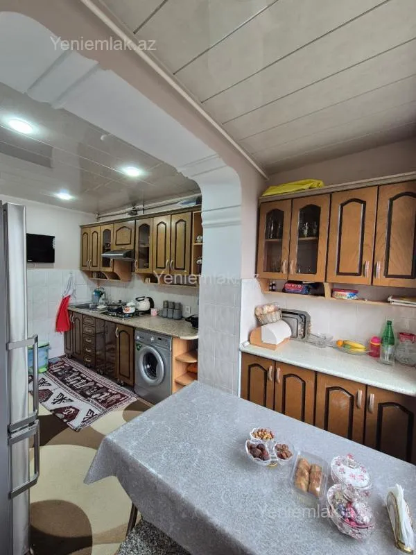 Satılır 4 otaqlı köhnə tikili 100 m²