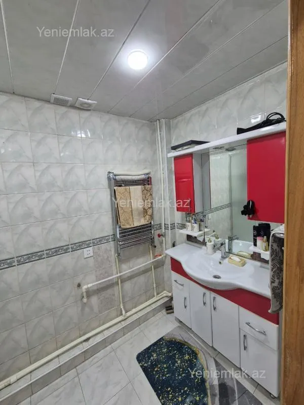 Satılır 4 otaqlı köhnə tikili 100 m²