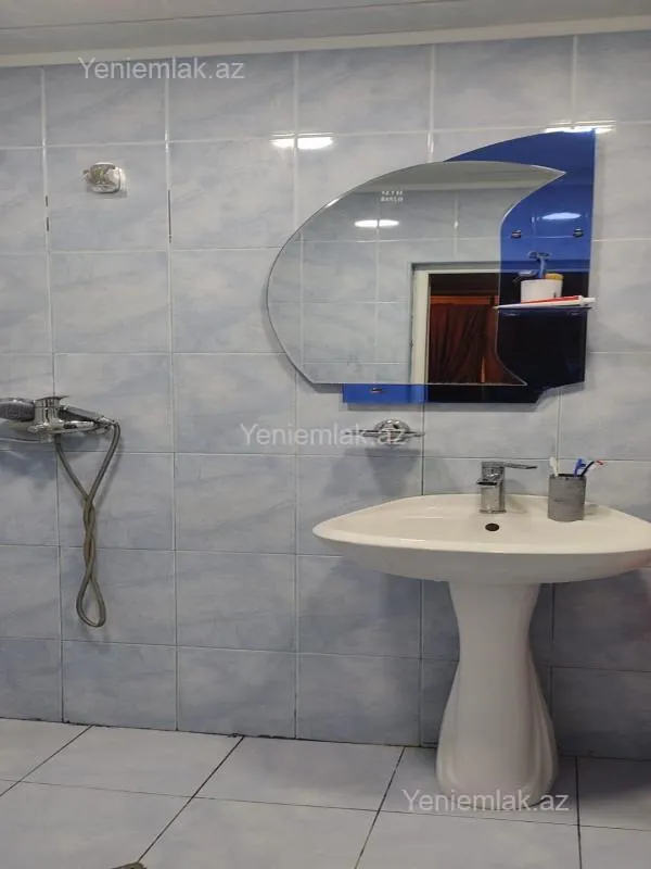 Satılır 3 otaqlı köhnə tikili 70 m²