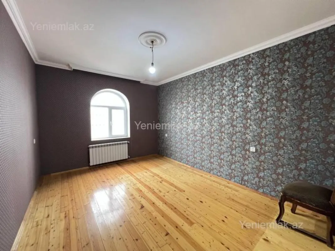 Satılır 8 otaqlı həyət evi 220 m²