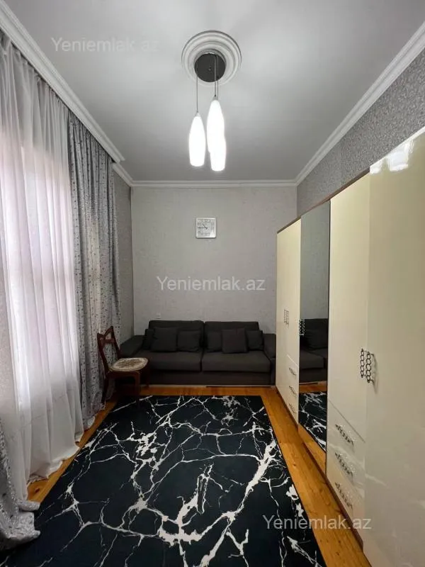 Satılır 8 otaqlı həyət evi 220 m²