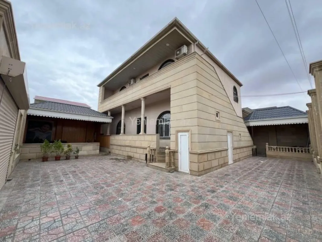 Satılır 8 otaqlı həyət evi 220 m²