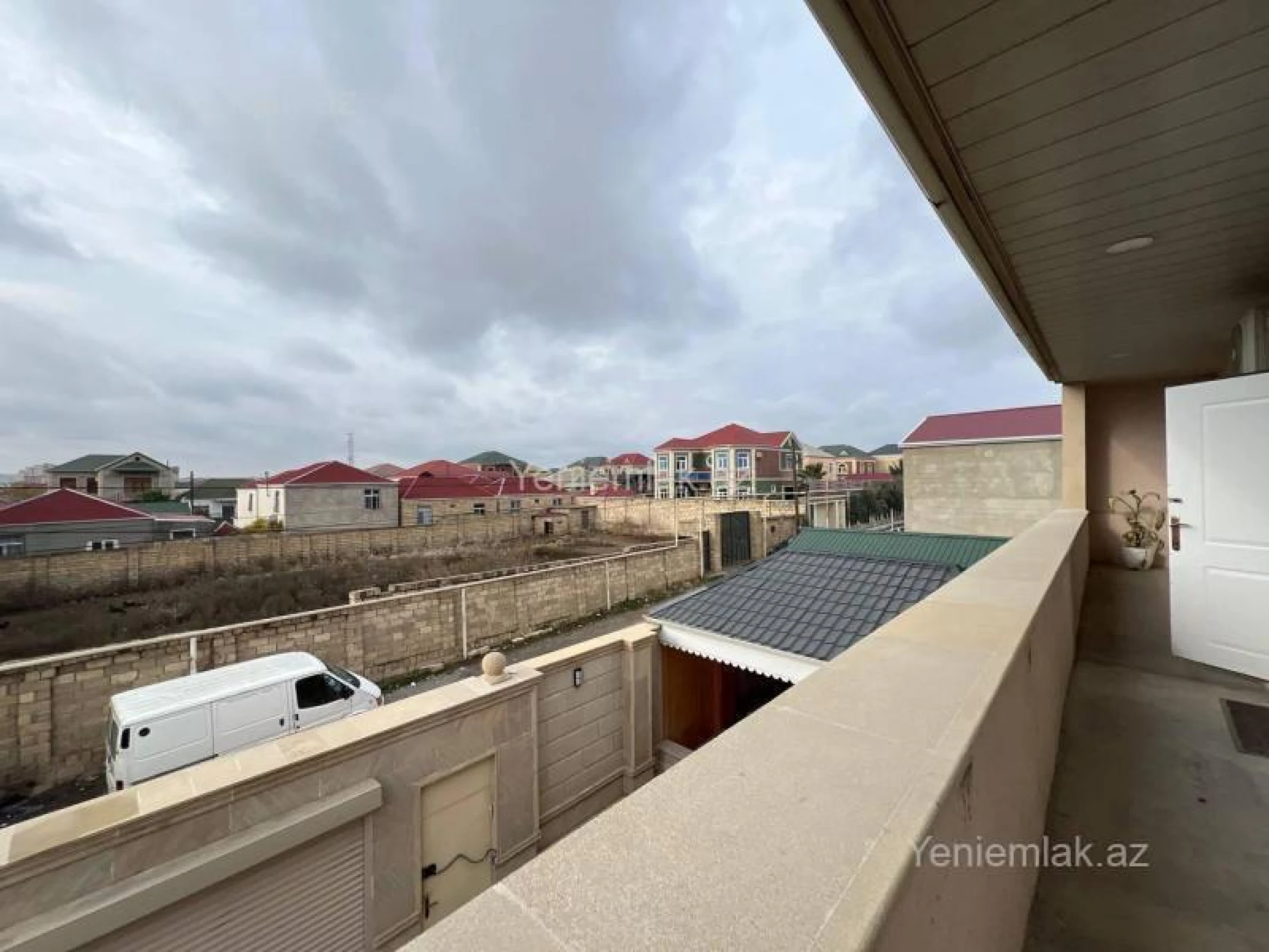 Satılır 8 otaqlı həyət evi 220 m²
