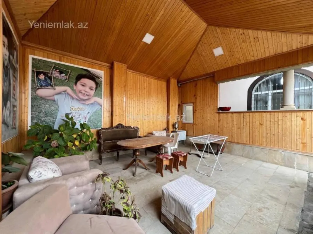 Satılır 8 otaqlı həyət evi 220 m²