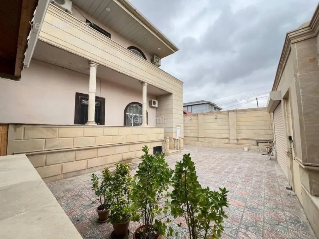 Satılır 8 otaqlı həyət evi 220 m²