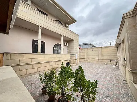 Satılır 8 otaqlı həyət evi 220 m²