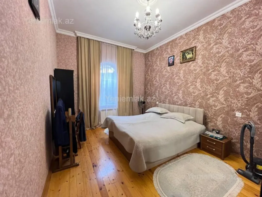 Satılır 8 otaqlı həyət evi 220 m²