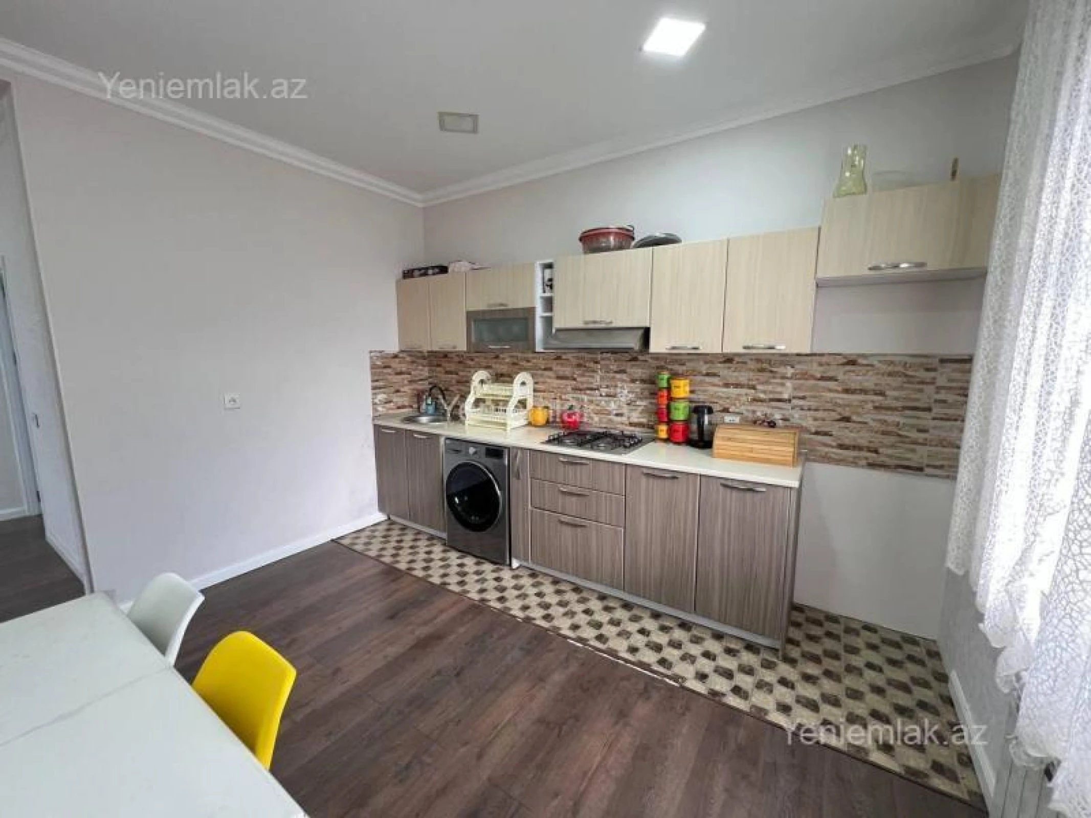 Satılır 8 otaqlı həyət evi 220 m²