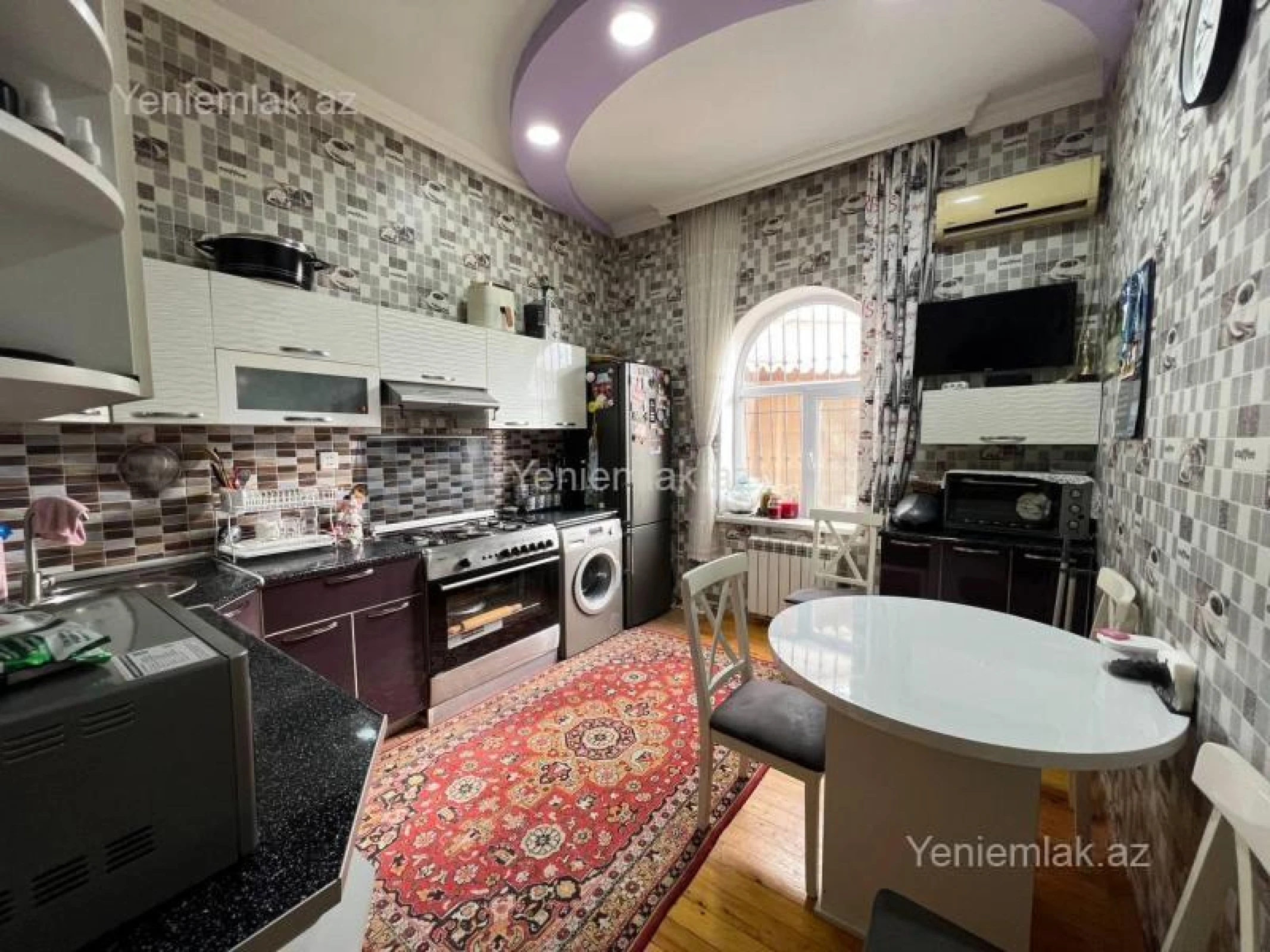 Satılır 8 otaqlı həyət evi 220 m²