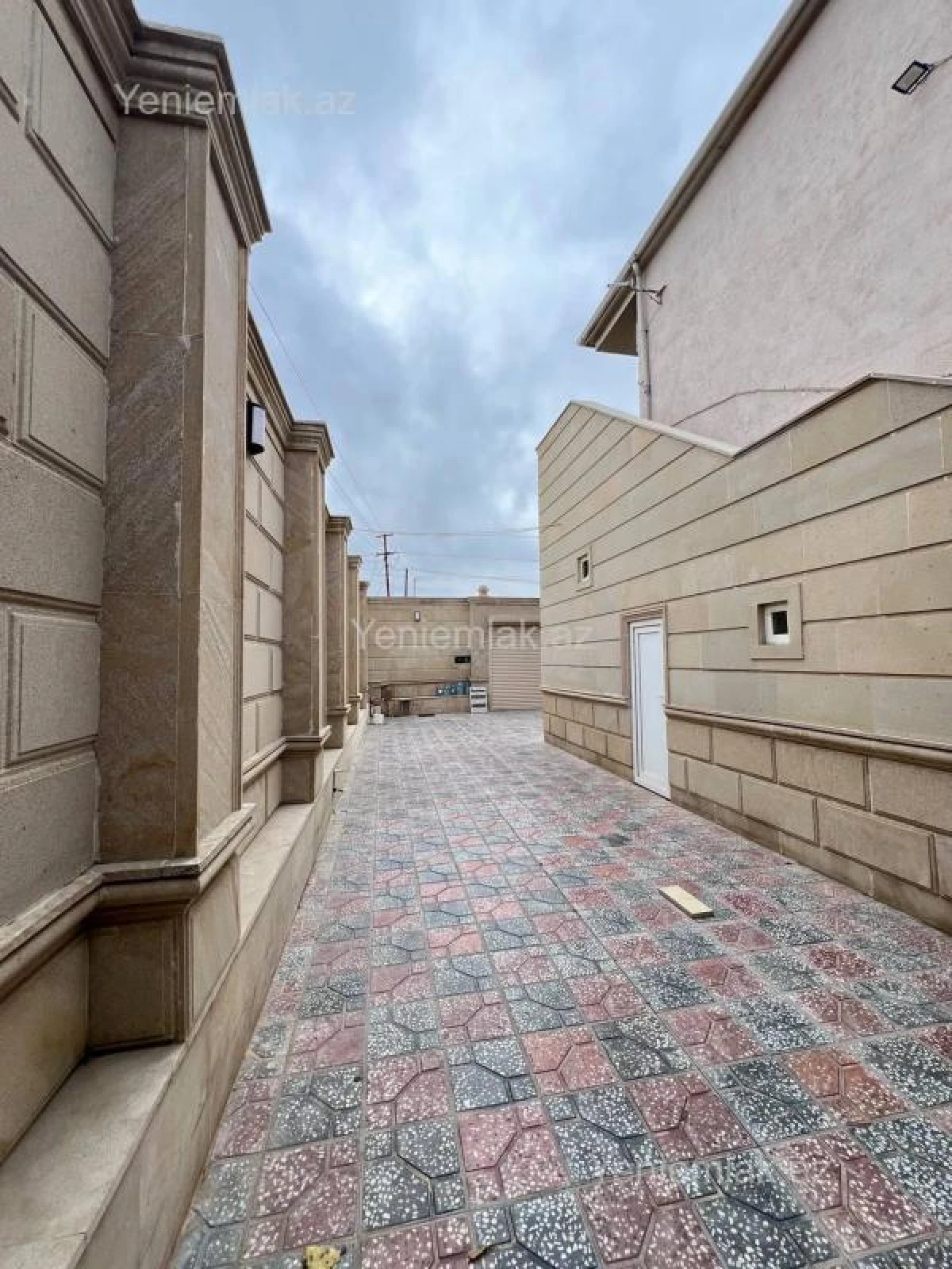 Satılır 8 otaqlı həyət evi 220 m²
