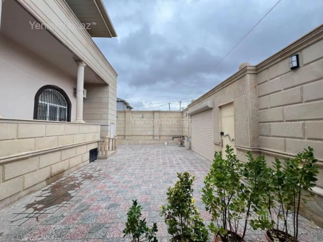 Satılır 8 otaqlı həyət evi 220 m²
