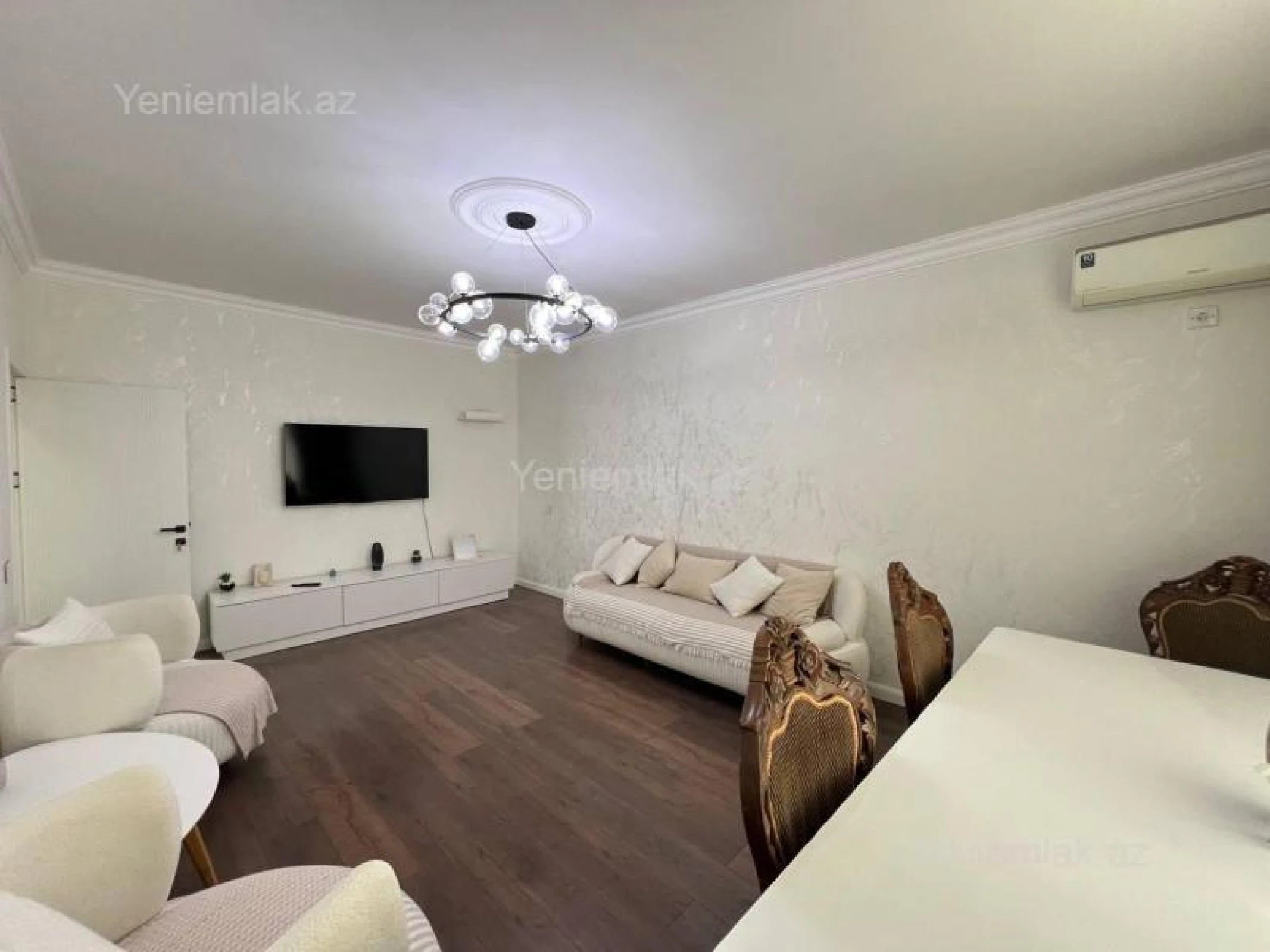 Satılır 8 otaqlı həyət evi 220 m²