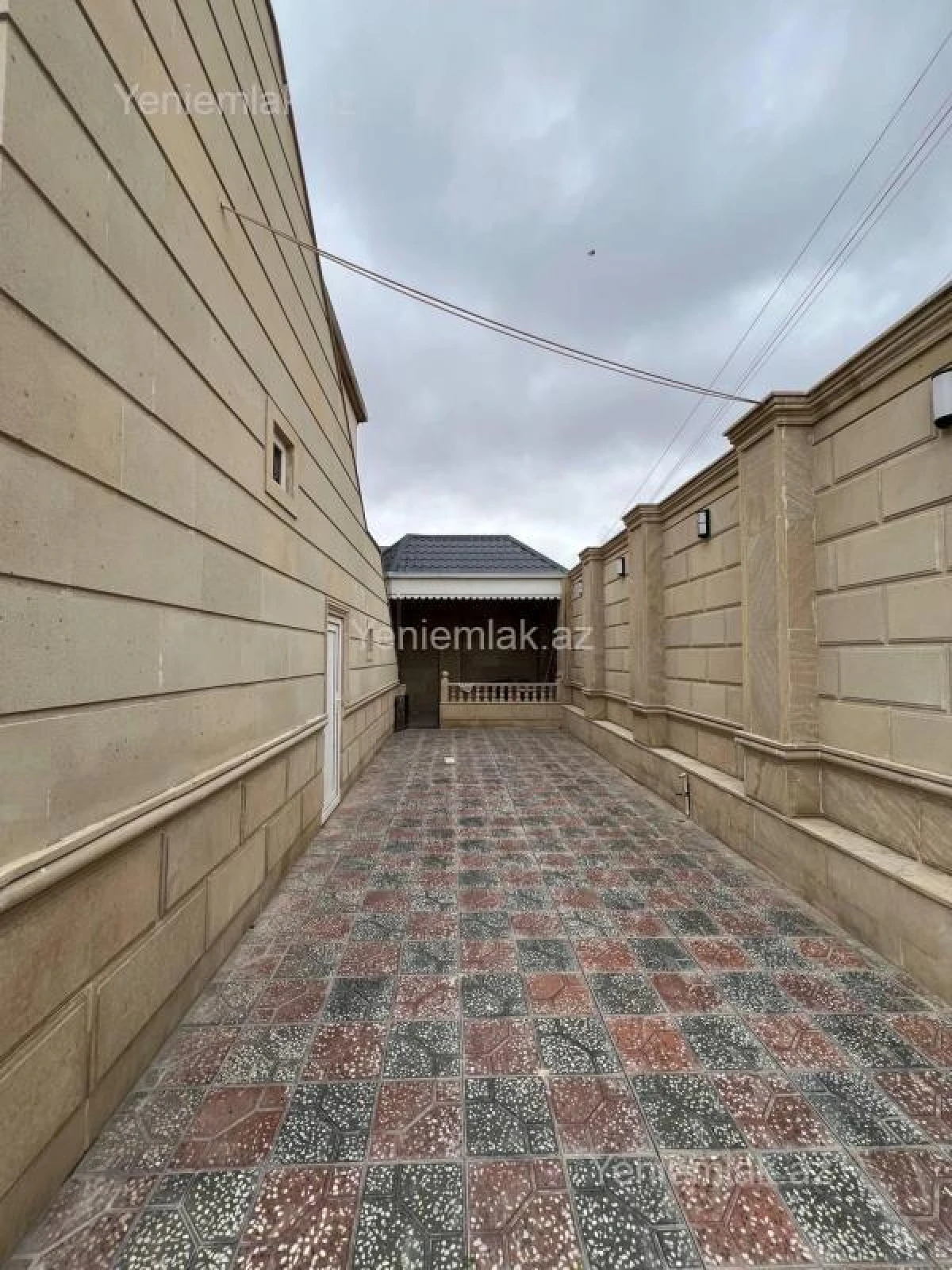 Satılır 8 otaqlı həyət evi 220 m²