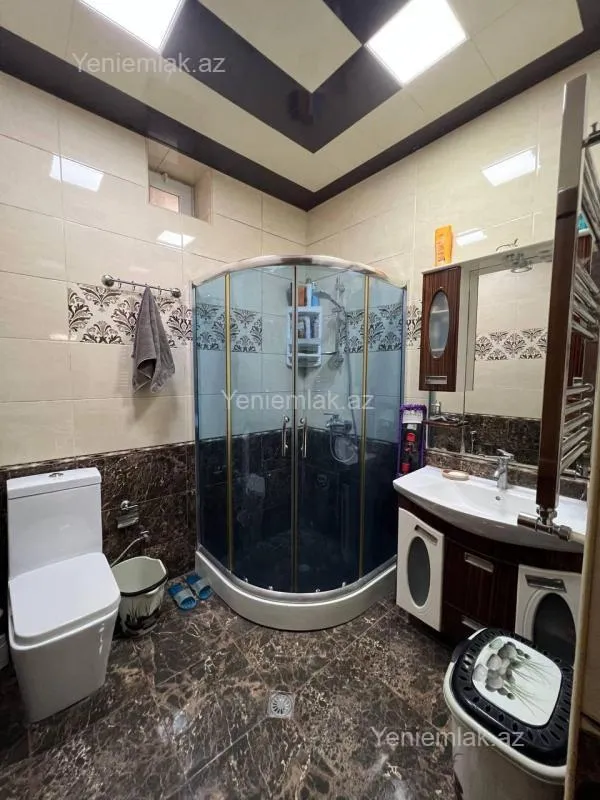 Satılır 8 otaqlı həyət evi 220 m²