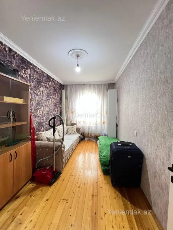 Satılır 8 otaqlı həyət evi 220 m²