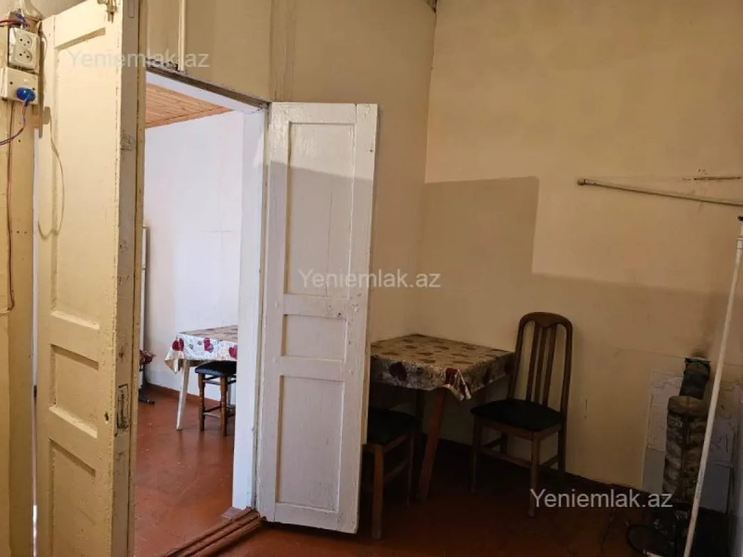 Satılır 1 otaqlı köhnə tikili 45 m²