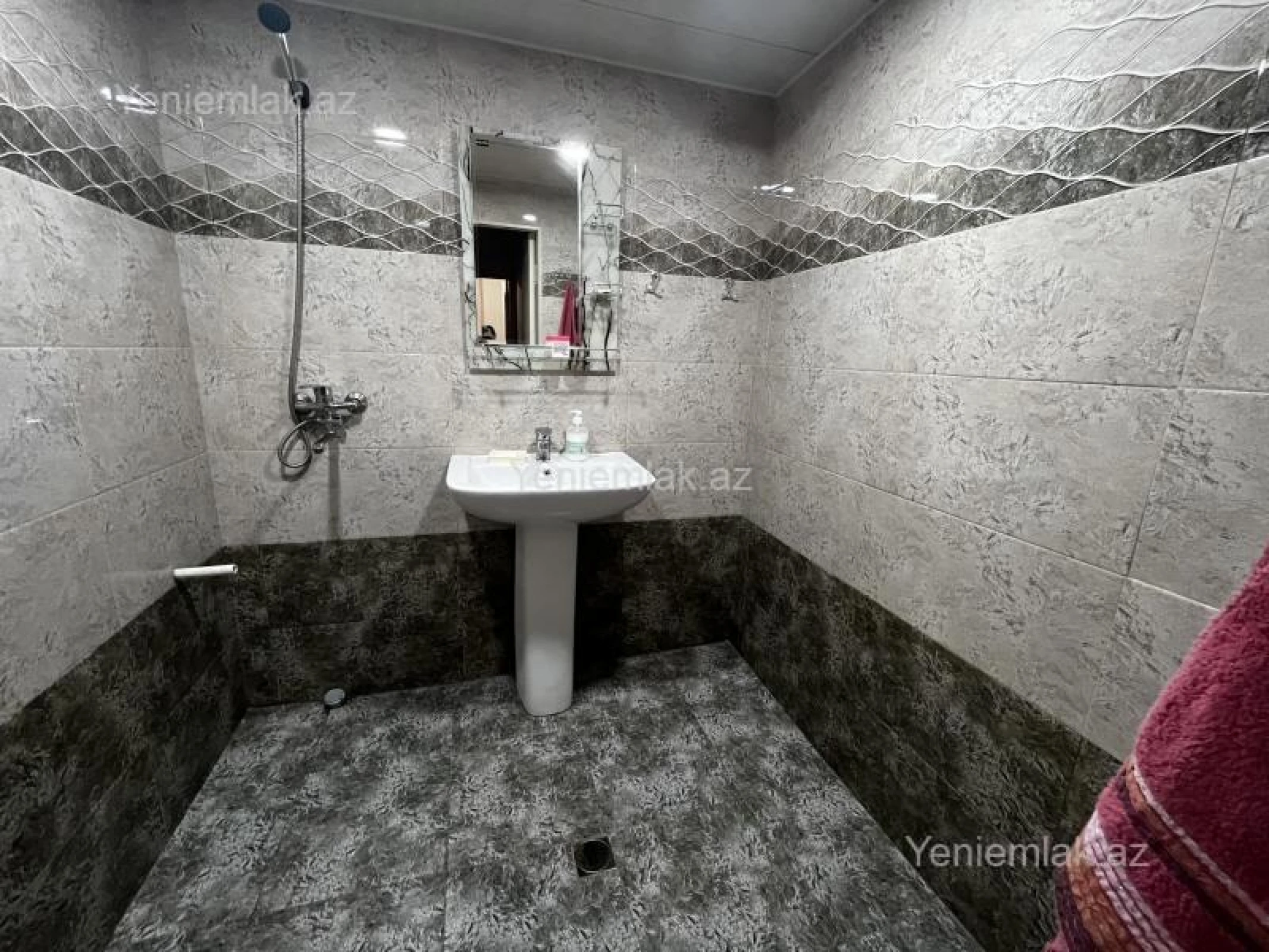 Satılır 2 otaqlı köhnə tikili 56 m²