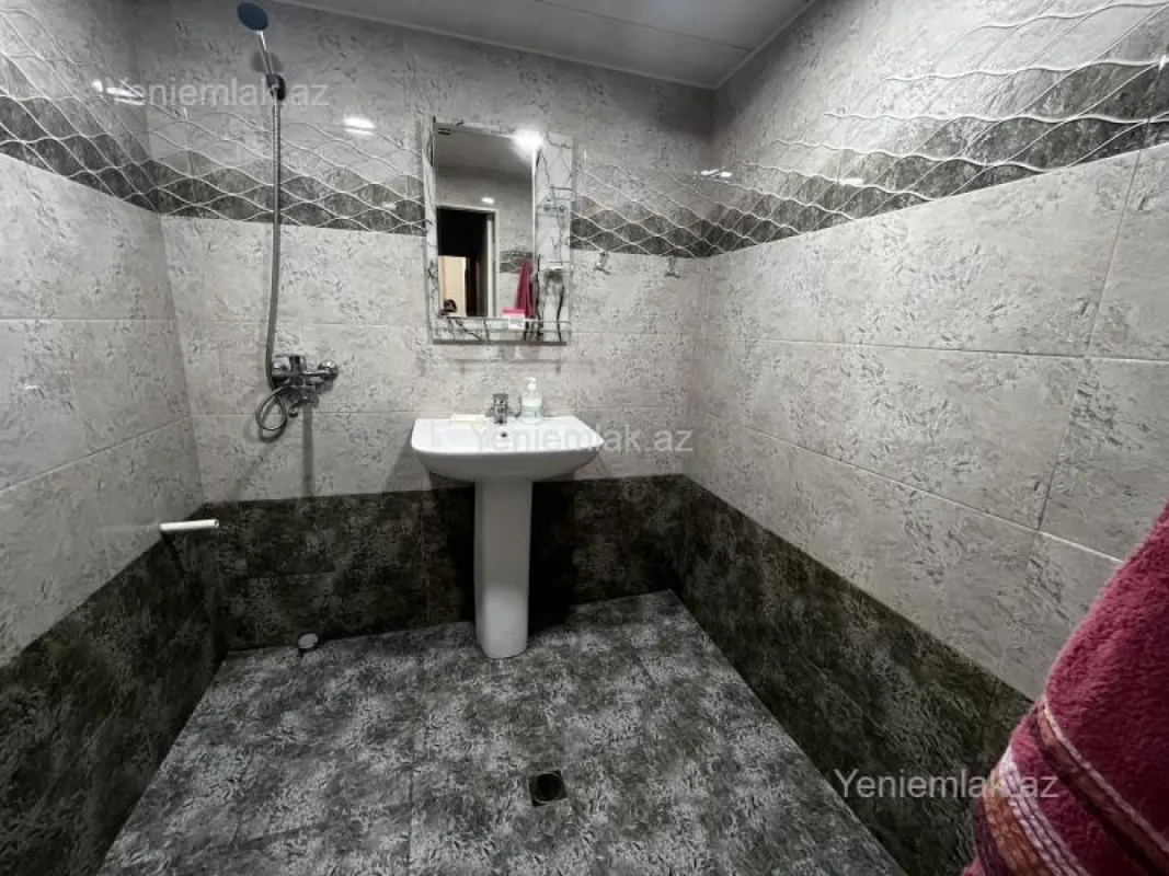 Satılır 2 otaqlı köhnə tikili 56 m²