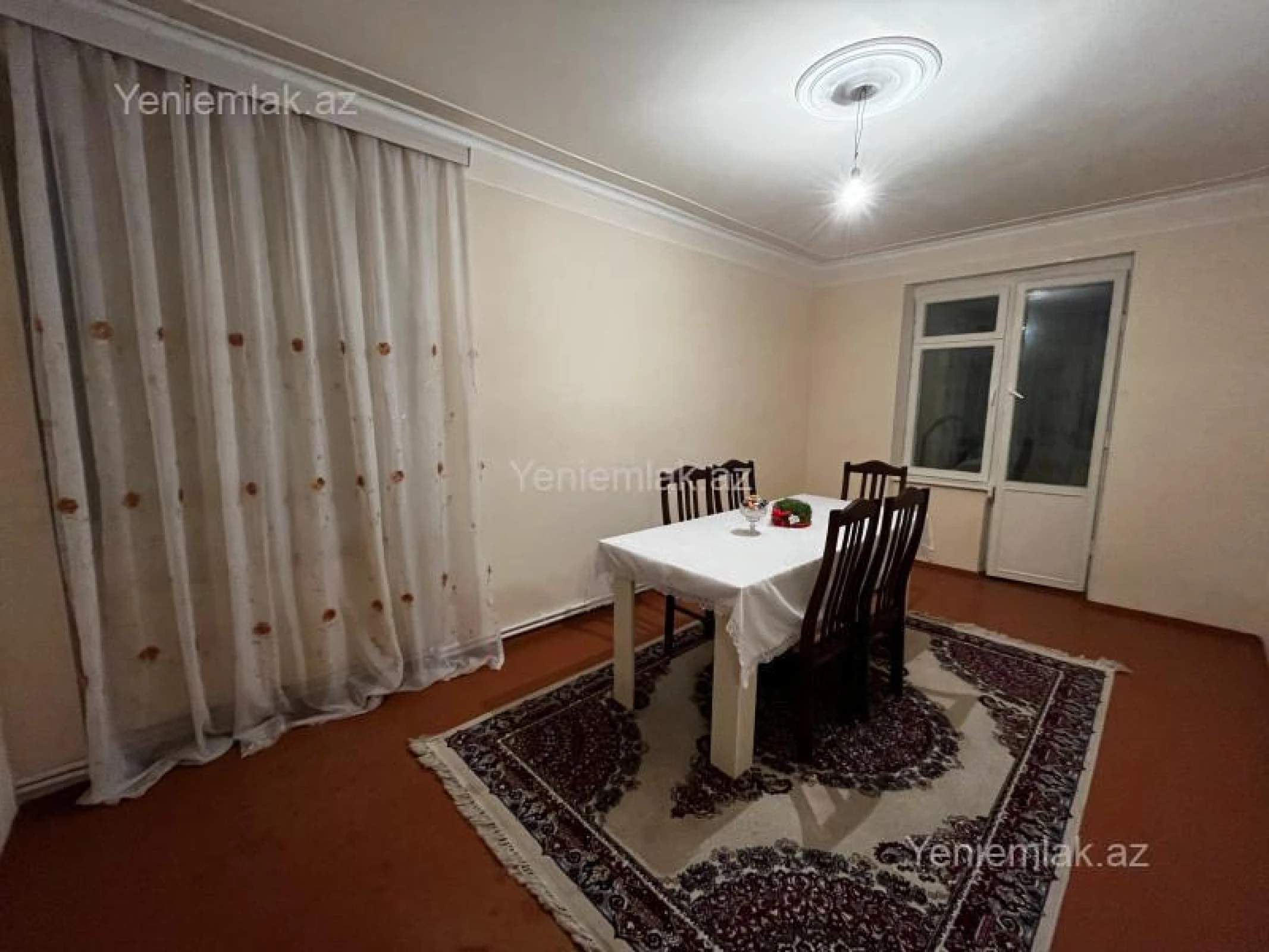 Satılır 2 otaqlı köhnə tikili 56 m²