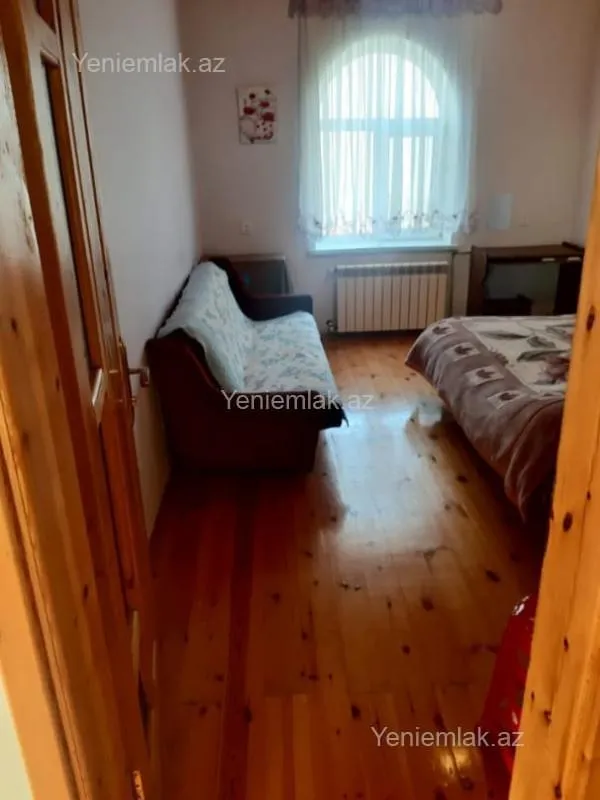 Satılır 5 otaqlı həyət evi 200 m²