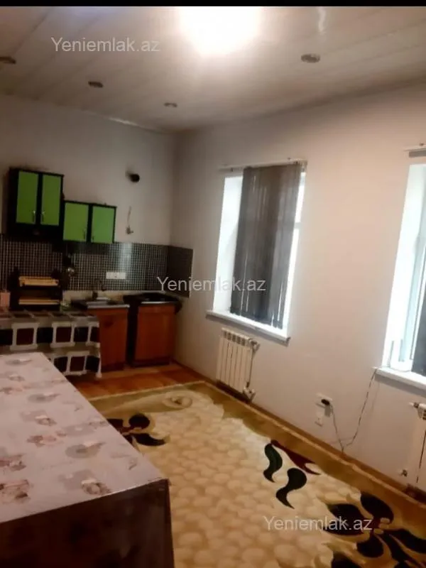 Satılır 5 otaqlı həyət evi 200 m²