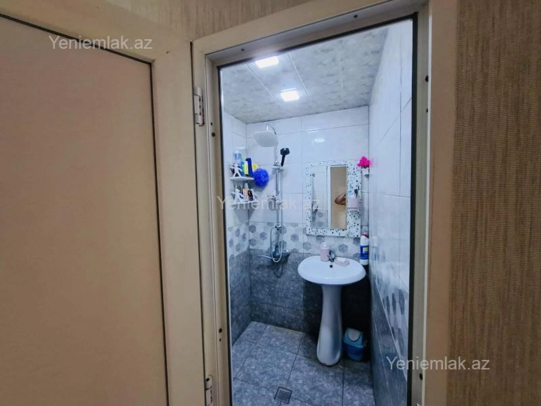 Satılır 3 otaqlı köhnə tikili 70 m²