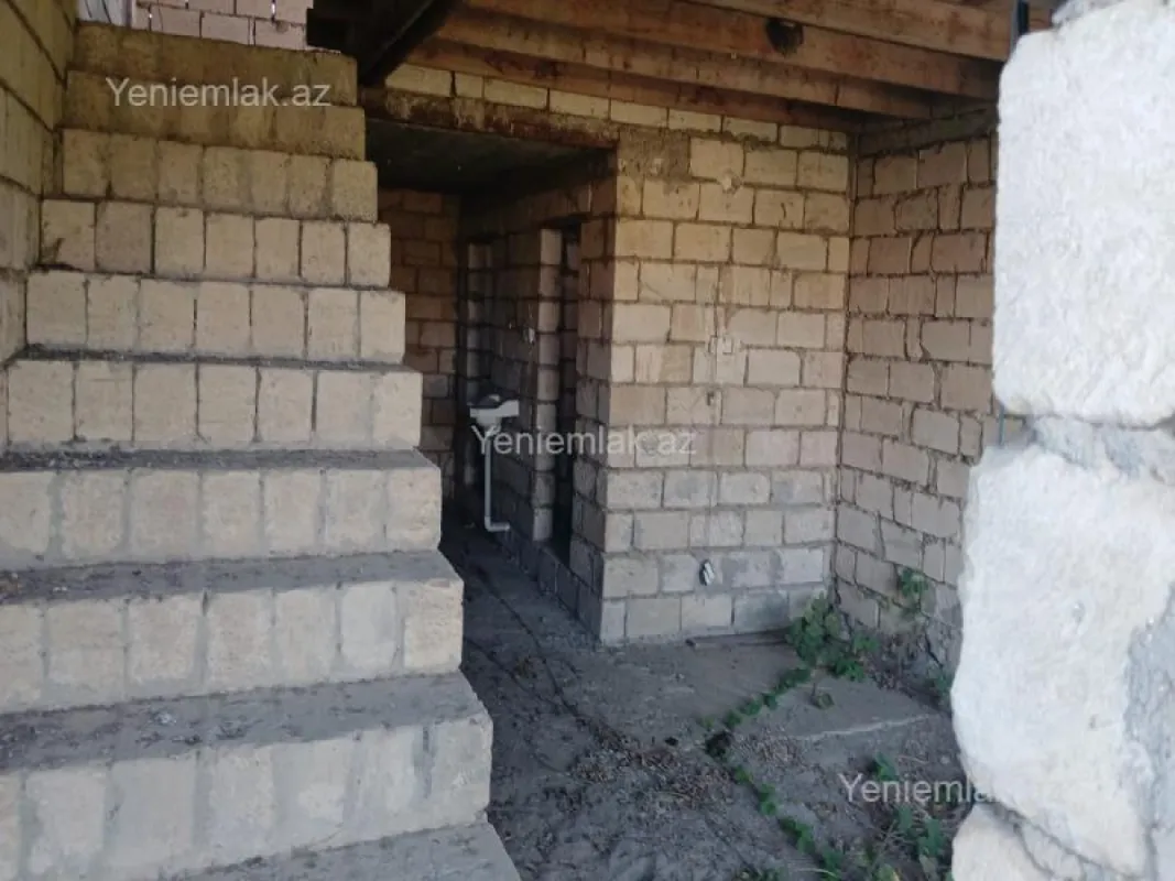 Satılır 5 otaqlı həyət evi 251 m²