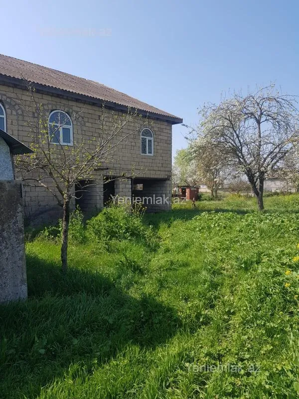 Satılır 5 otaqlı həyət evi 251 m²