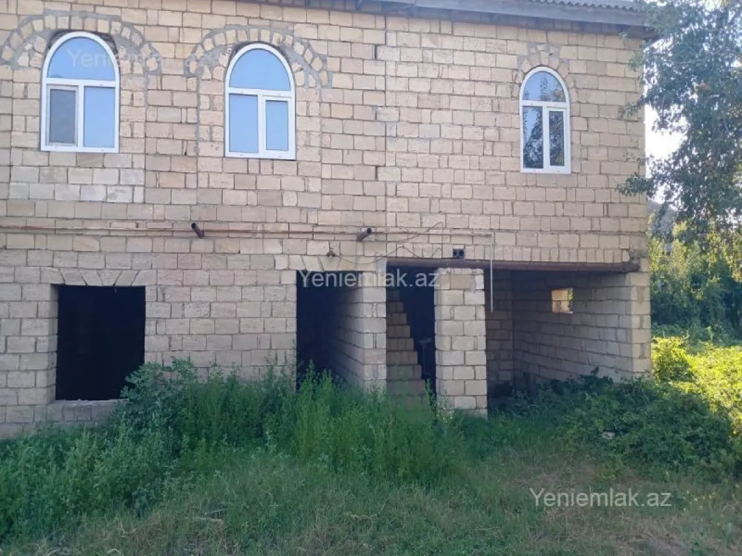 Satılır 5 otaqlı həyət evi 251 m²