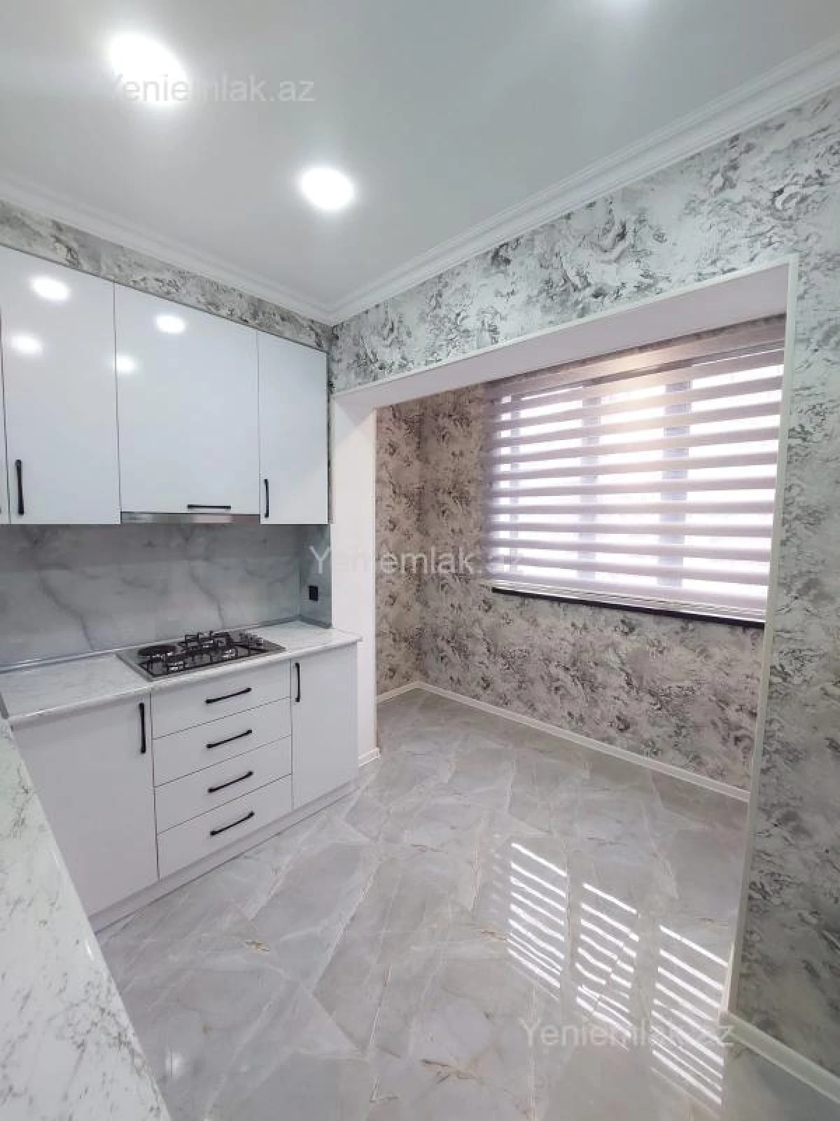 Satılır 2 otaqlı köhnə tikili 65 m²