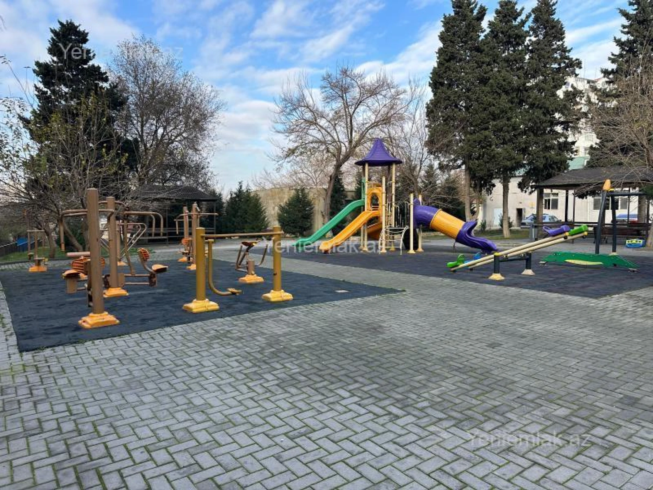 Satılır 2 otaqlı köhnə tikili 65 m²