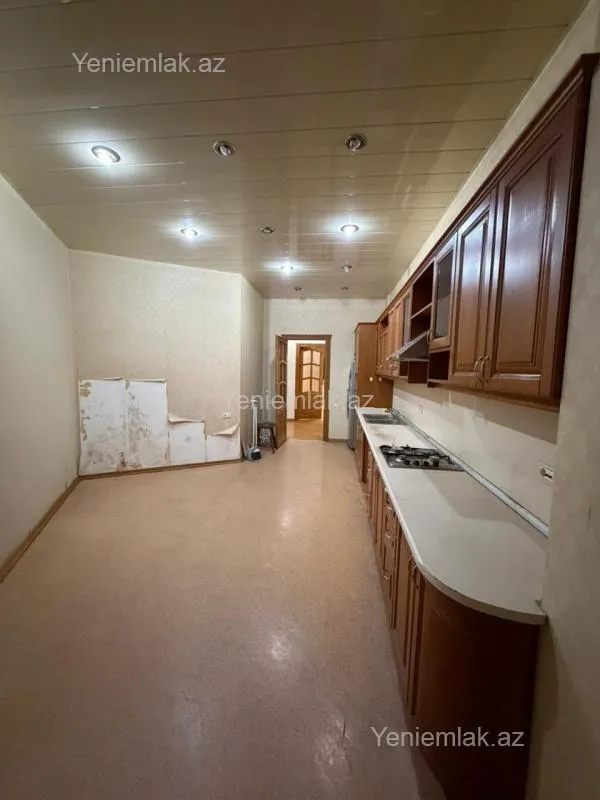 Satılır 4 otaqlı yeni tikili 175 m²