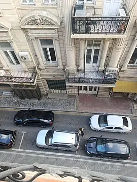 Satılır 3 otaqlı köhnə tikili 70 m²