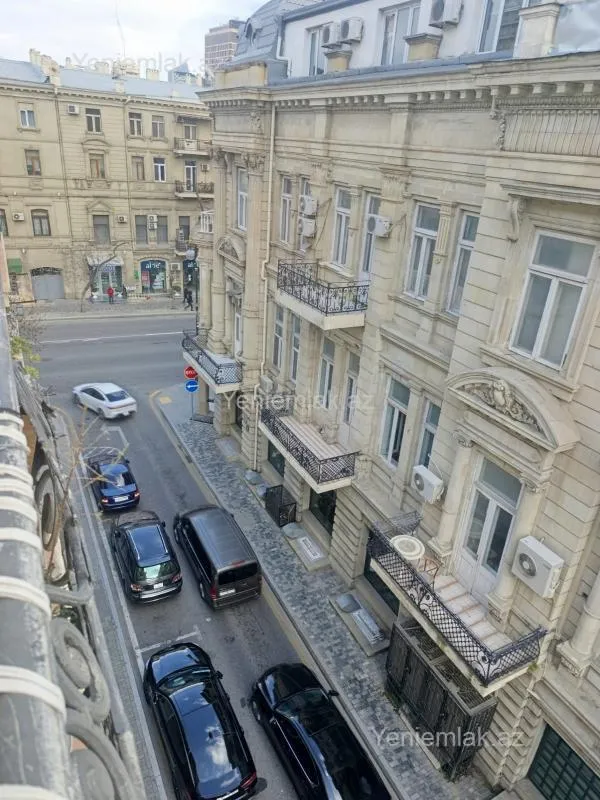 Satılır 3 otaqlı köhnə tikili 70 m²