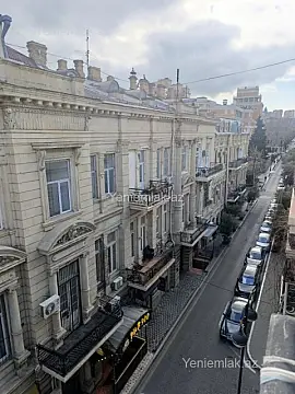 Satılır 3 otaqlı köhnə tikili 70 m²