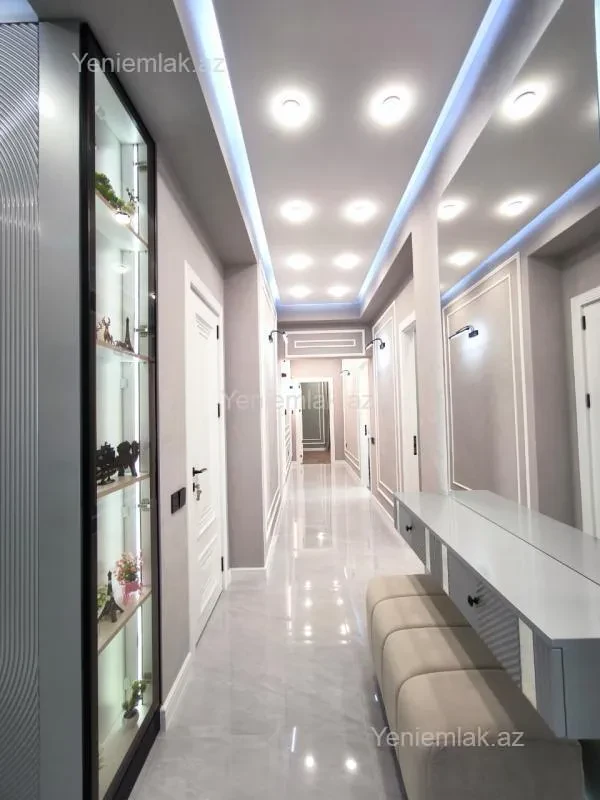 Satılır 3 otaqlı yeni tikili 105 m²