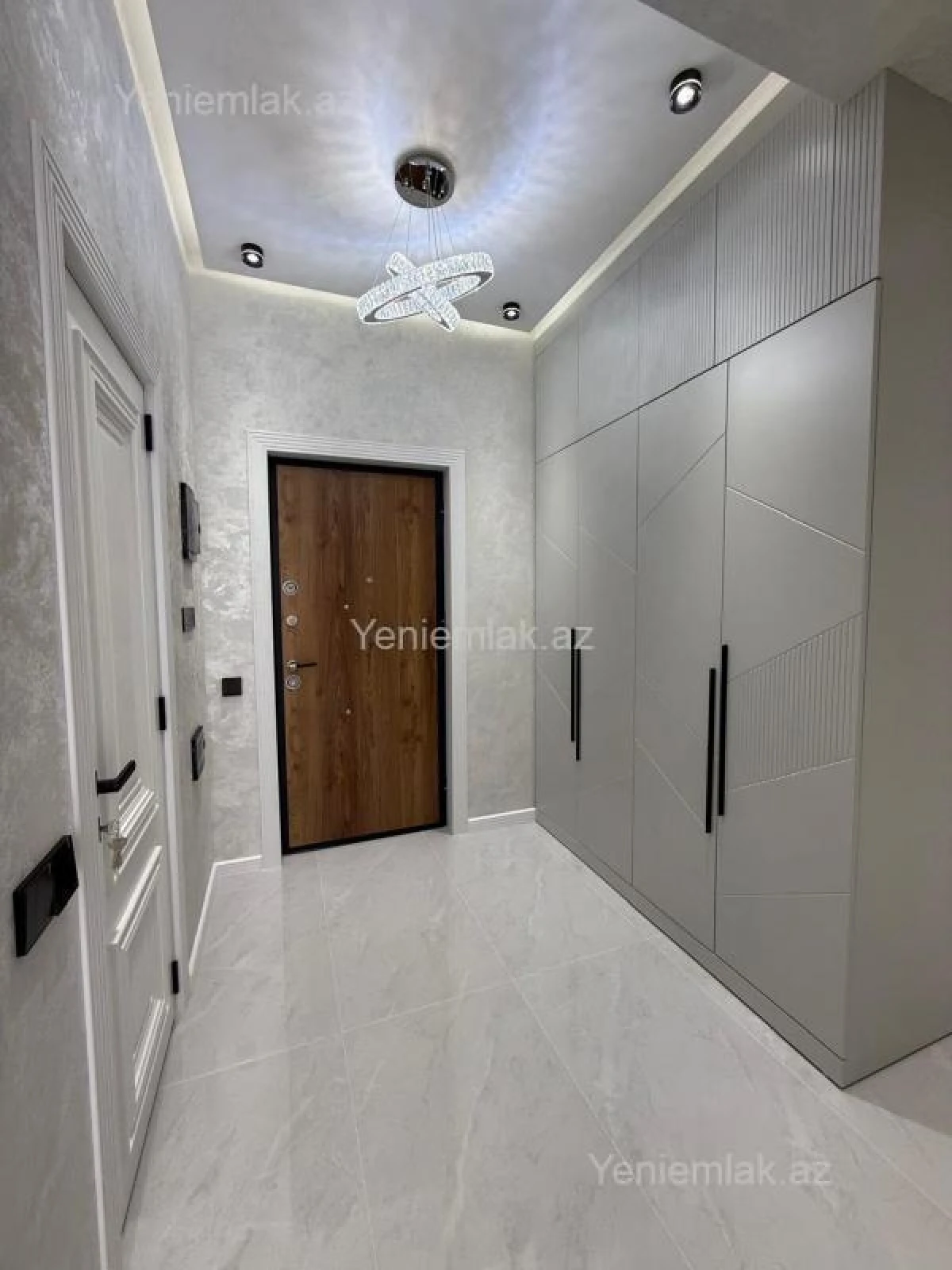 Satılır 3 otaqlı yeni tikili 105 m²