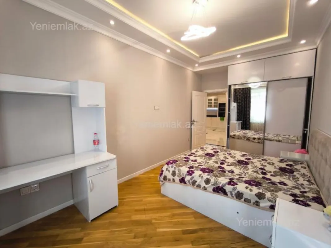 Satılır 4 otaqlı yeni tikili 140 m²