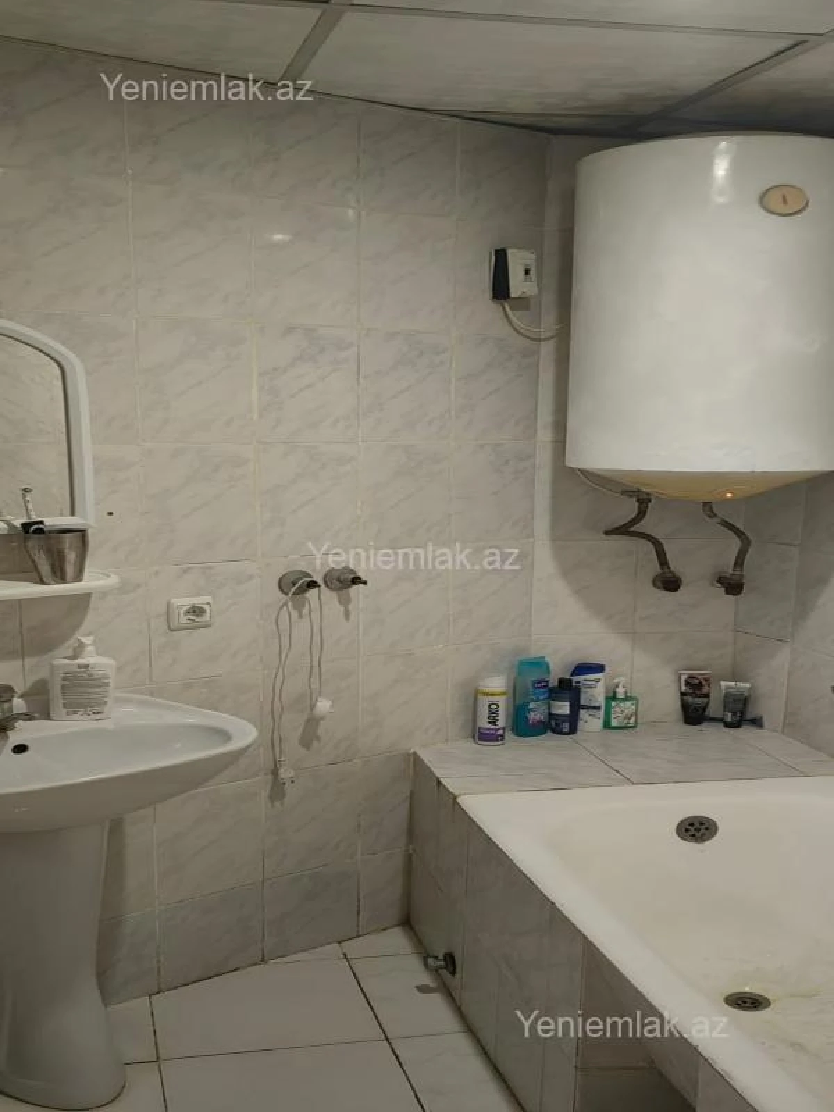 Satılır 2 otaqlı köhnə tikili 60 m²