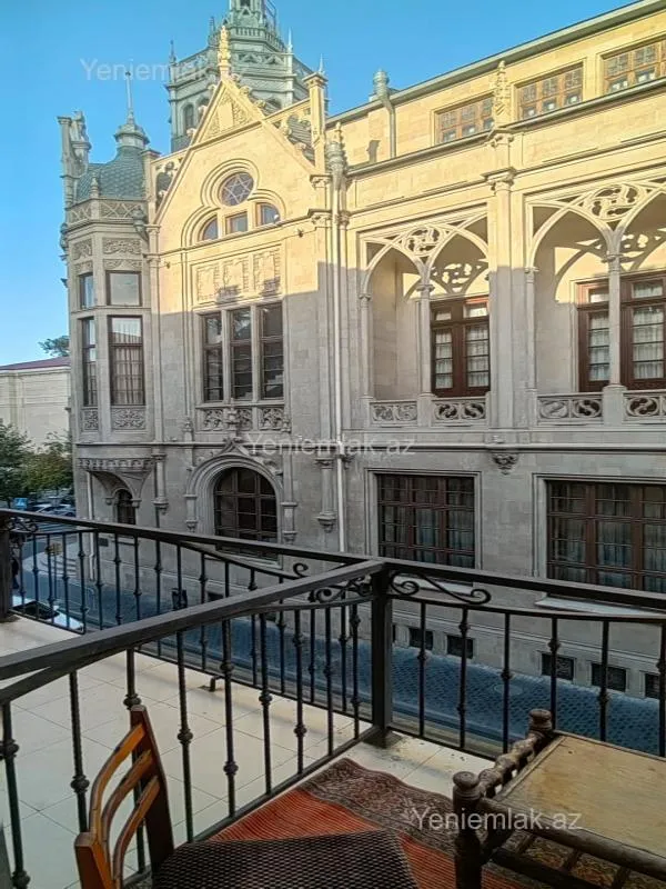 Satılır 2 otaqlı köhnə tikili 60 m²