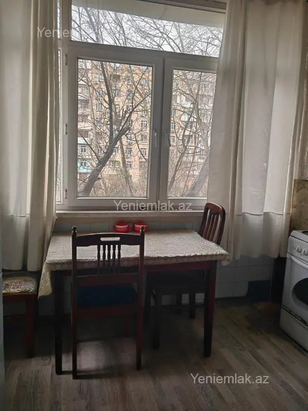 Satılır 2 otaqlı köhnə tikili 55 m²