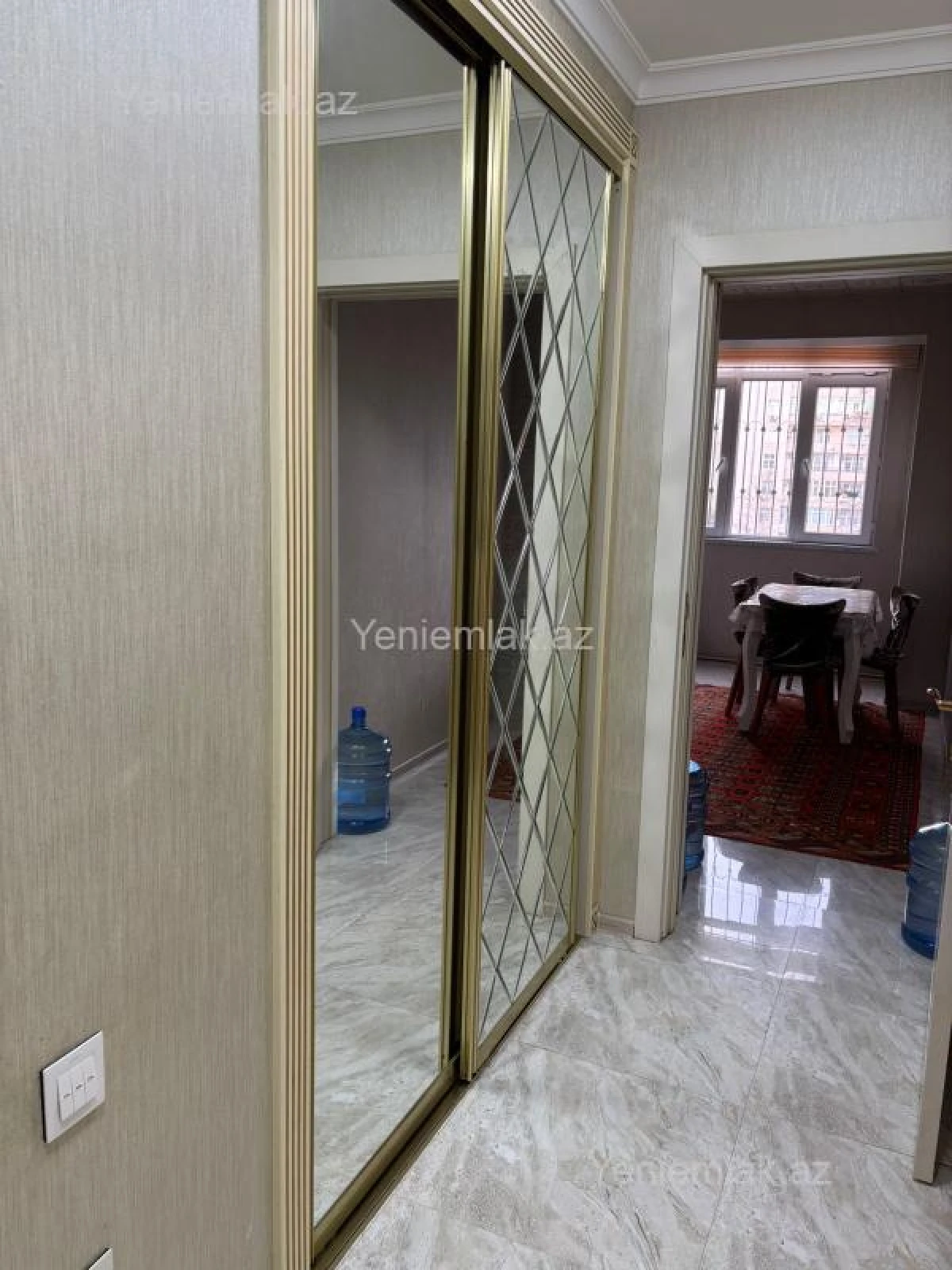 Satılır 2 otaqlı köhnə tikili 60 m²